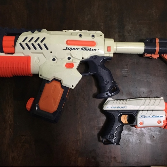 2 Nerf Super Soaker Water Guns - Picture 2 of 4